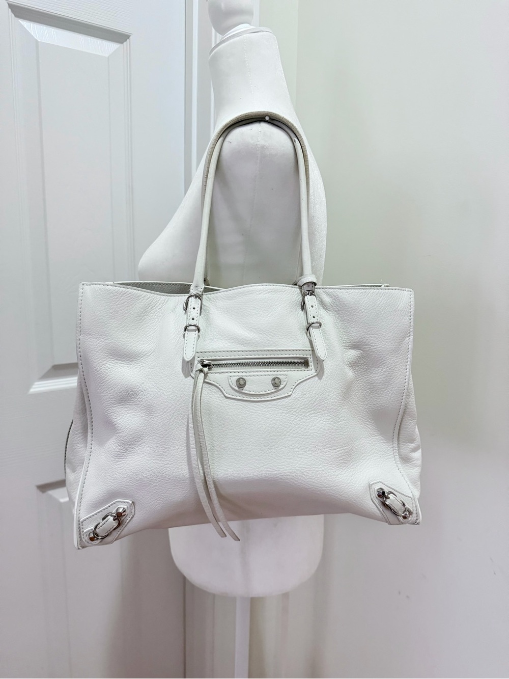 Balenciaga White Pebbled Leather Tote Bag - Picture 10 of 16
